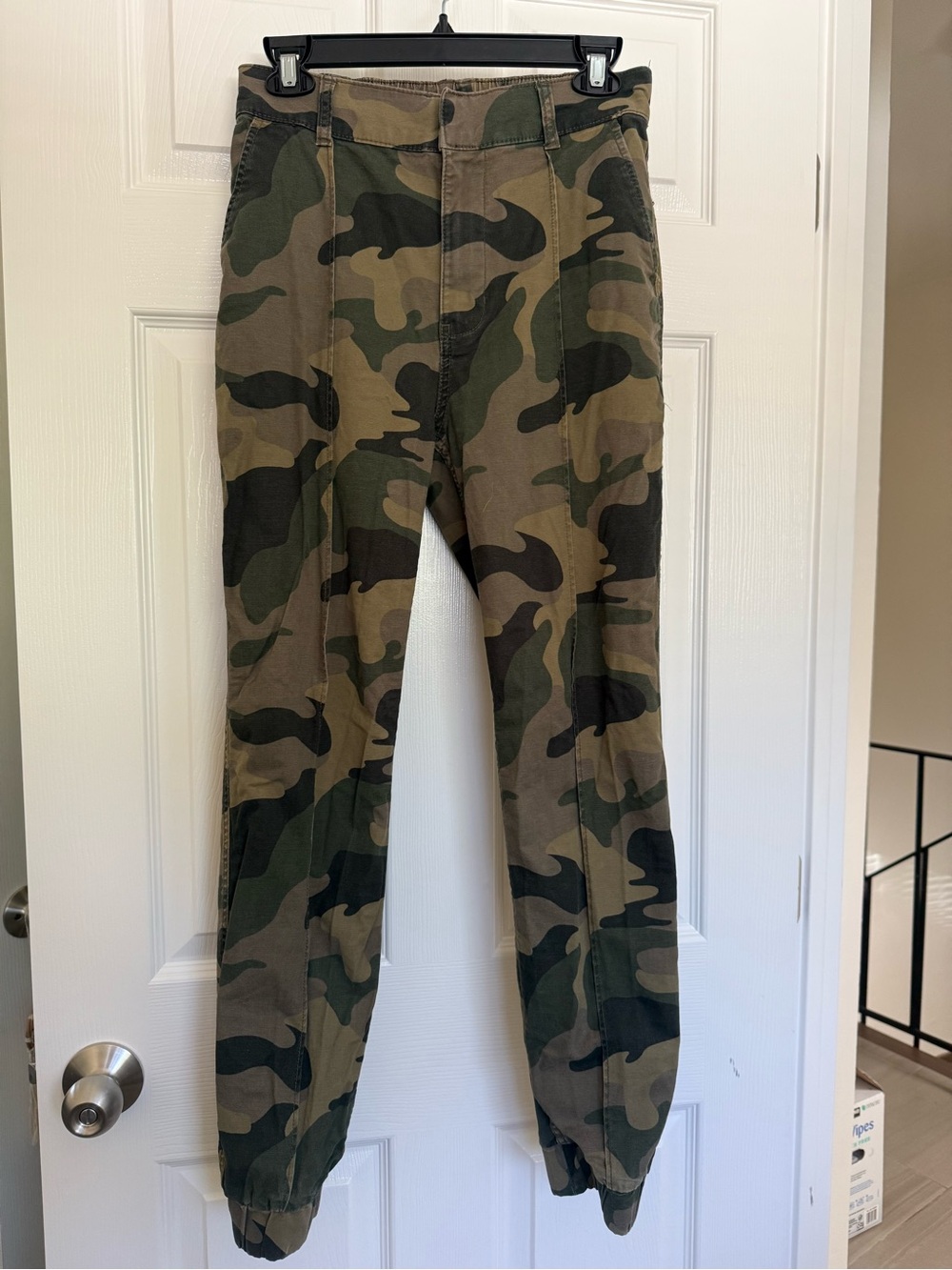 Hollister women’s Green Camo Cargo Joggers